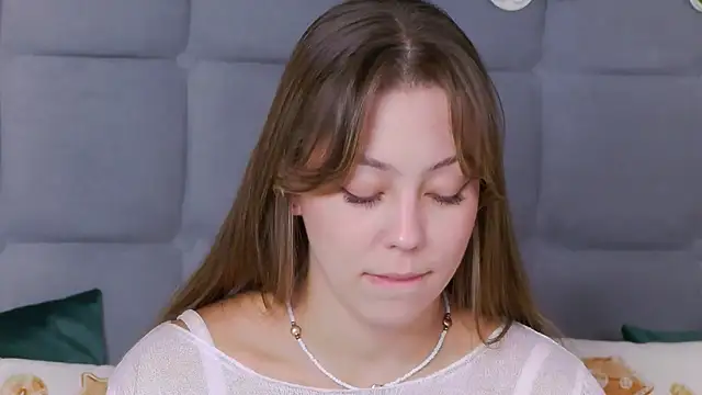 Snapshot of TheEmma chatting on 12.18.25 TheEmma online show from 12.18.25