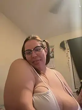 Snapshot of Thickarella420 chatting on 01.01.25 Thickarella420 online show from 01.01.25