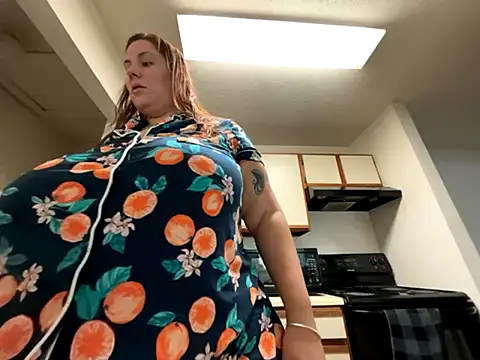 Snapshot of Thickarella420 chatting on 10.02.25 Thickarella420 online show from 10.02.25