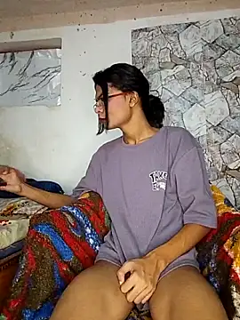 Snapshot of Enna_Zarza_ chatting on 09.15.25 Enna Zarza  online show from 09.15.25