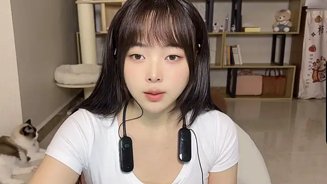 Chenjing0 online show from 10.10.25