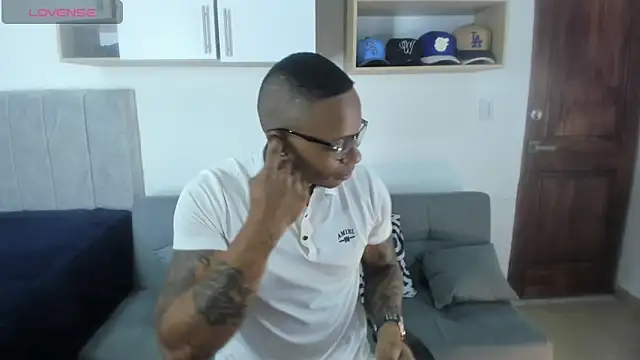 Snapshot of Josep_Ston chatting on 11.17.25 Josep Ston online show from 11.17.25