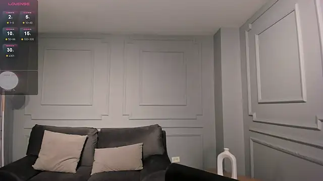 NiaSalvatore online show from 02.20.25