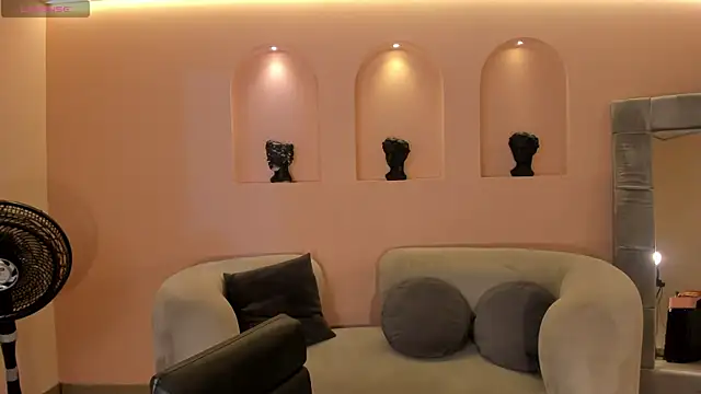 NiaSalvatore online show from 10.28.25