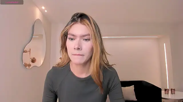 NiaSalvatore online show from 05.14.26
