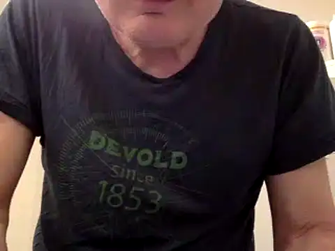 Snapshot of Parleg2 chatting on 02.15.26 Parleg2 online show from 02.15.26