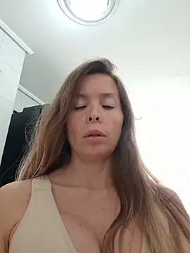 Snapshot of karina_warthon chatting on 05.13.26 karina warthon online show from 05.13.26