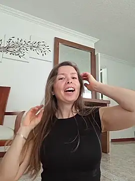 Snapshot of karina_warthon chatting on 05.23.26 karina warthon online show from 05.23.26