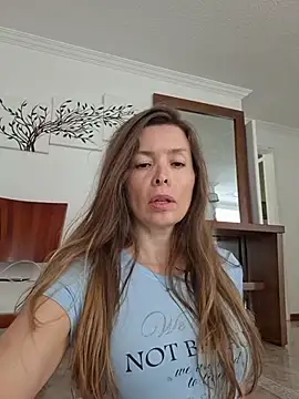Snapshot of karina_warthon chatting on 05.24.26 karina warthon online show from 05.24.26