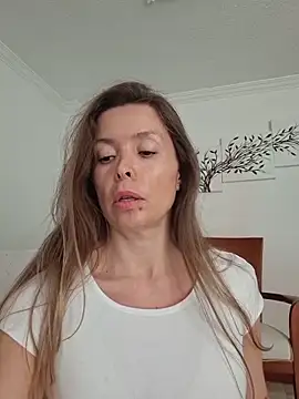 Snapshot of karina_warthon chatting on 06.04.26 karina warthon online show from 06.04.26