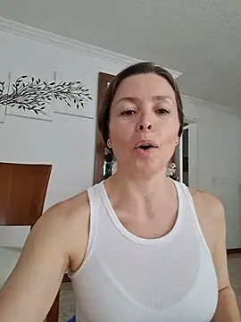 Snapshot of karina_warthon chatting on 07.10.26 karina warthon online show from 07.10.26