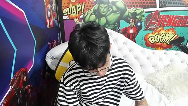 Snapshot of jisuscat chatting on 01.18.25 jisuscat online show from 01.18.25