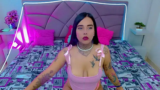 Carolaine01 online show from 09.11.25