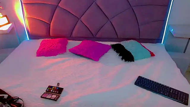 Carolaine01 online show from 10.10.25