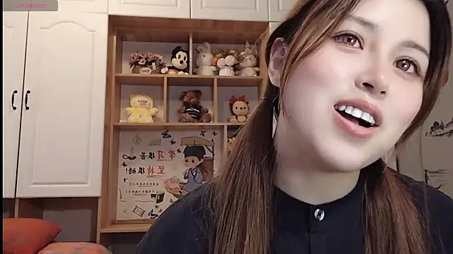 Snapshot of Lucky-xiuxiu chatting on 02.19.25 Lucky-xiuxiu online show from 02.19.25