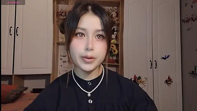 Snapshot of Lucky-xiuxiu chatting on 02.21.25 Lucky-xiuxiu online show from 02.21.25