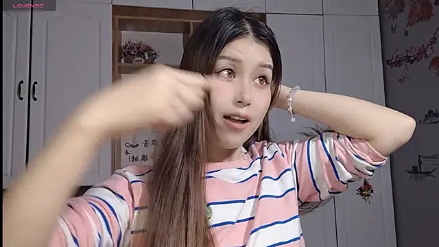 Snapshot of Lucky-xiuxiu chatting on 02.22.25 Lucky-xiuxiu online show from 02.22.25