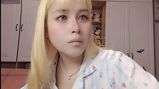 Snapshot of Lucky-xiuxiu chatting on 02.24.25 Lucky-xiuxiu online show from 02.24.25