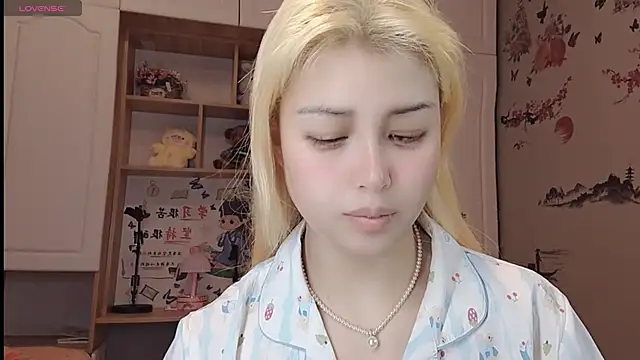 Snapshot of Lucky-xiuxiu chatting on 02.25.25 Lucky-xiuxiu online show from 02.25.25