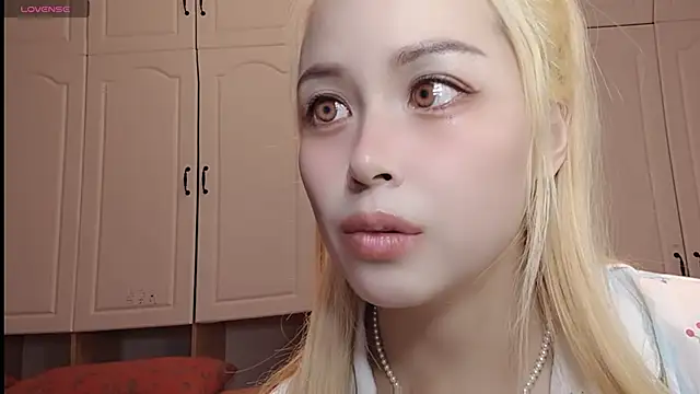 Snapshot of Lucky-xiuxiu chatting on 02.25.25 Lucky-xiuxiu online show from 02.25.25