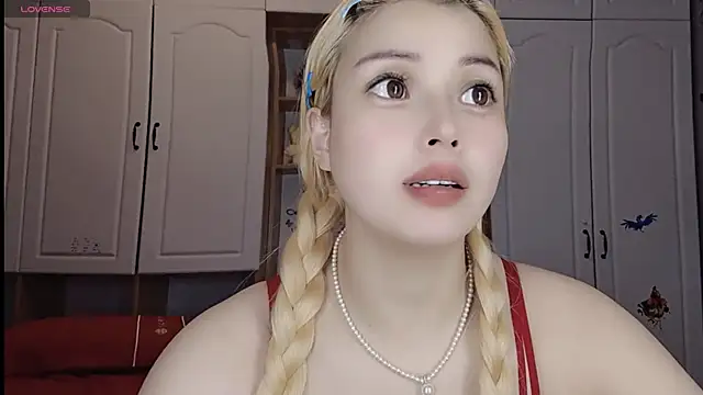 Snapshot of Lucky-xiuxiu chatting on 03.04.25 Lucky-xiuxiu online show from 03.04.25