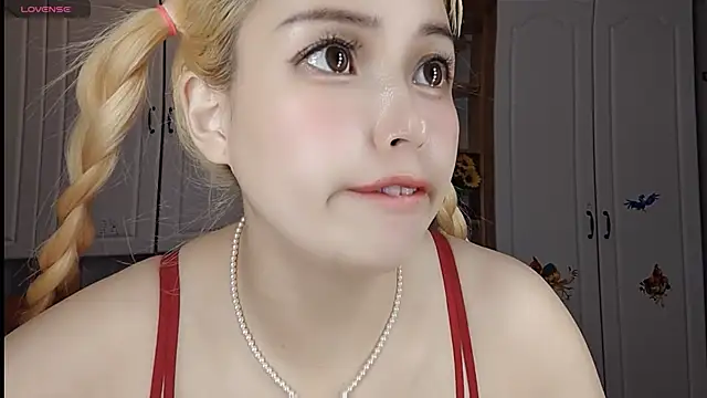 Snapshot of Lucky-xiuxiu chatting on 03.05.25 Lucky-xiuxiu online show from 03.05.25