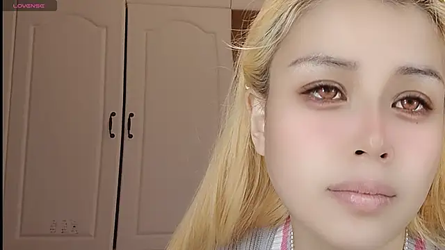 Snapshot of Lucky-xiuxiu chatting on 03.06.25 Lucky-xiuxiu online show from 03.06.25