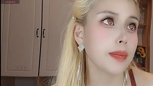 Snapshot of Lucky-xiuxiu chatting on 03.06.25 Lucky-xiuxiu online show from 03.06.25