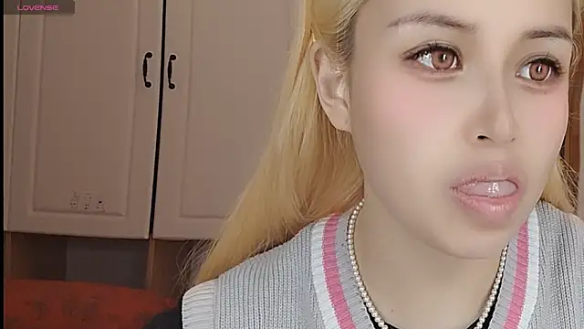 Snapshot of Lucky-xiuxiu chatting on 03.07.25 Lucky-xiuxiu online show from 03.07.25