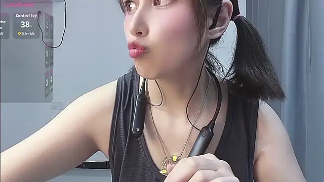 Snapshot of Lucky-xiuxiu chatting on 09.29.25 Lucky-xiuxiu online show from 09.29.25