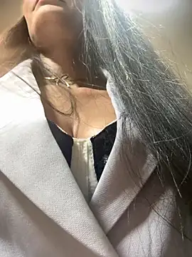 Snapshot of BELLA--26 chatting on 10.22.25 BELLA--26 online show from 10.22.25