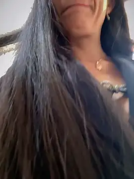 Snapshot of BELLA--26 chatting on 10.23.25 BELLA--26 online show from 10.23.25