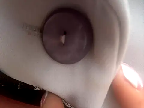 Snapshot of BELLA--26 chatting on 10.27.25 BELLA--26 online show from 10.27.25