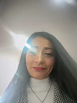 Snapshot of BELLA--26 chatting on 11.04.25 BELLA--26 online show from 11.04.25