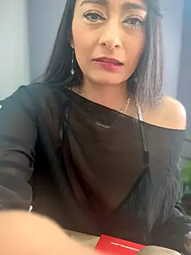 Snapshot of BELLA--26 chatting on 11.11.25 BELLA--26 online show from 11.11.25