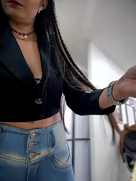 Snapshot of BELLA--26 chatting on 11.15.25 BELLA--26 online show from 11.15.25