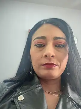 Snapshot of BELLA--26 chatting on 11.17.25 BELLA--26 online show from 11.17.25