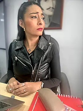 Snapshot of BELLA--26 chatting on 12.04.25 BELLA--26 online show from 12.04.25