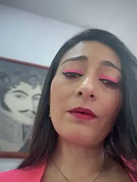 Snapshot of BELLA--26 chatting on 12.18.25 BELLA--26 online show from 12.18.25