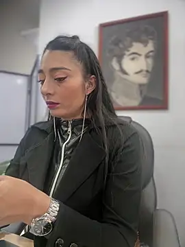 Snapshot of BELLA--26 chatting on 12.22.25 BELLA--26 online show from 12.22.25