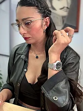 Snapshot of BELLA--26 chatting on 01.13.26 BELLA--26 online show from 01.13.26