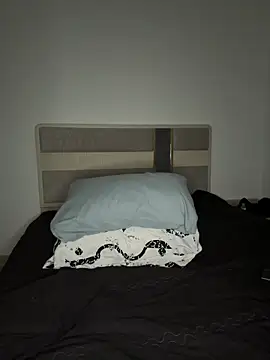 Mia-Fuchs online show from 03.15.25