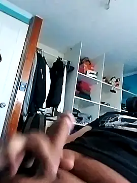 Snapshot of Elrep_tile chatting on 11.12.25 Elrep tile online show from 11.12.25