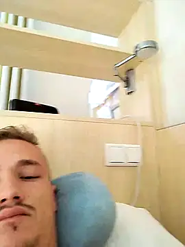 Snapshot of frankthefuck69 chatting on 10.21.25 frankthefuck69 online show from 10.21.25