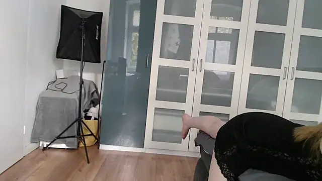 Snapshot of SexyJoanne chatting on 09.29.25 SexyJoanne online show from 09.29.25