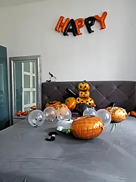 Snapshot of SexyJoanne chatting on 10.24.25 SexyJoanne online show from 10.24.25