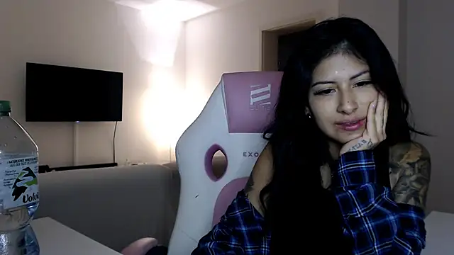 Snapshot of QueenFernanda chatting on 01.11.25 QueenFernanda online show from 01.11.25