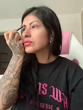 Snapshot of QueenFernanda chatting on 02.15.25 QueenFernanda online show from 02.15.25