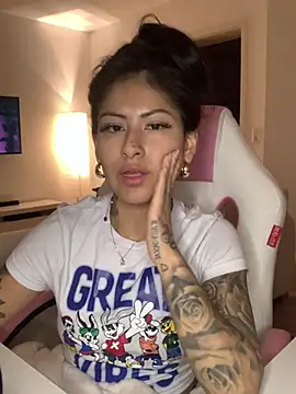 Snapshot of QueenFernanda chatting on 03.02.25 QueenFernanda online show from 03.02.25