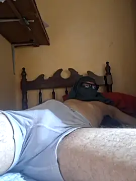 Snapshot of Uncutb0y chatting on 01.11.25 Uncutb0y online show from 01.11.25